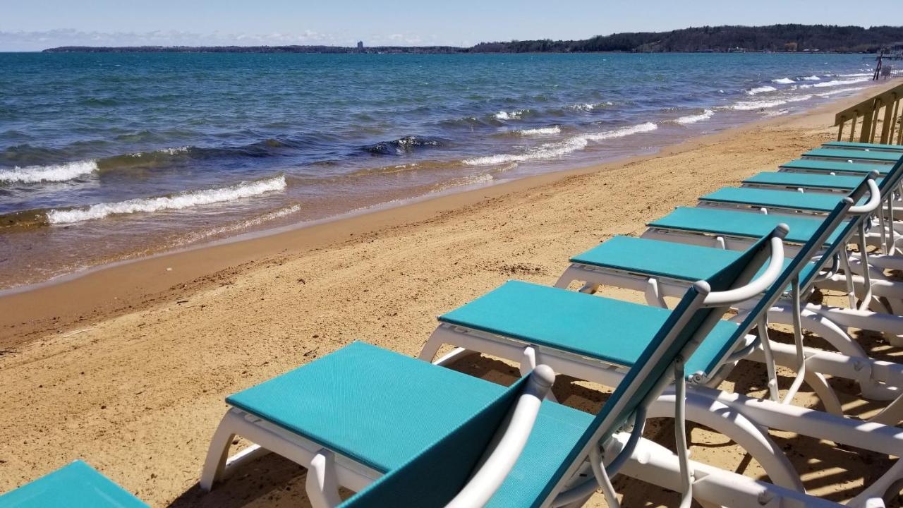 Brio Beach Inn Траверс-Сити Экстерьер фото